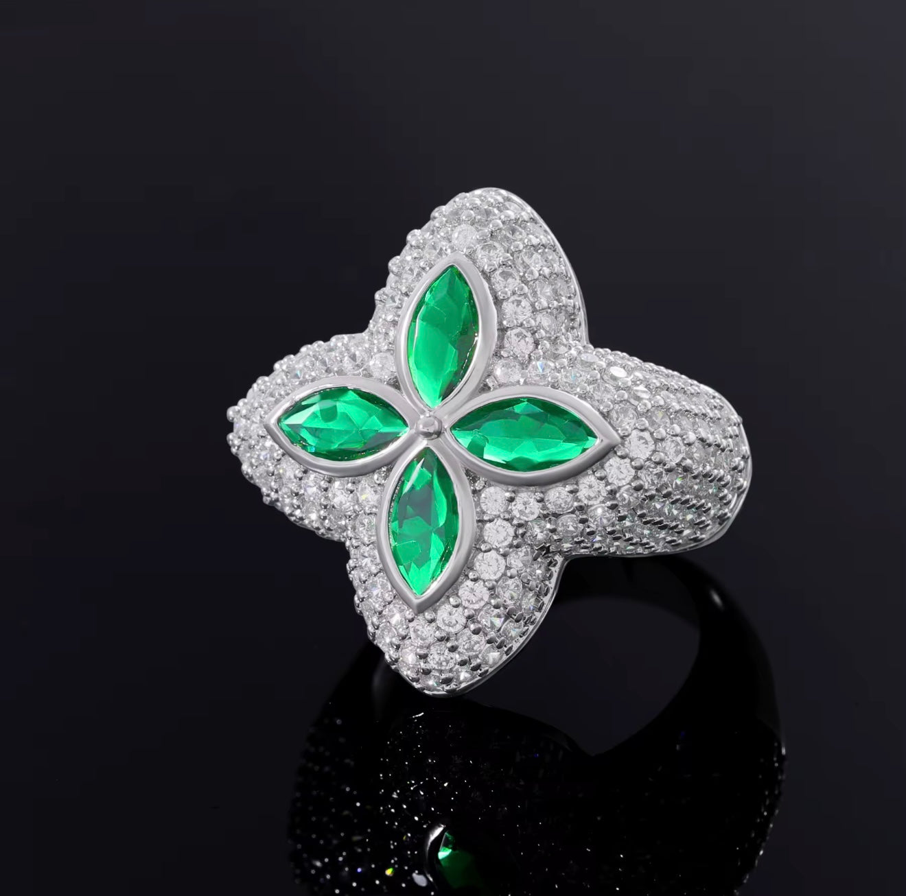 Green-Clover Ring