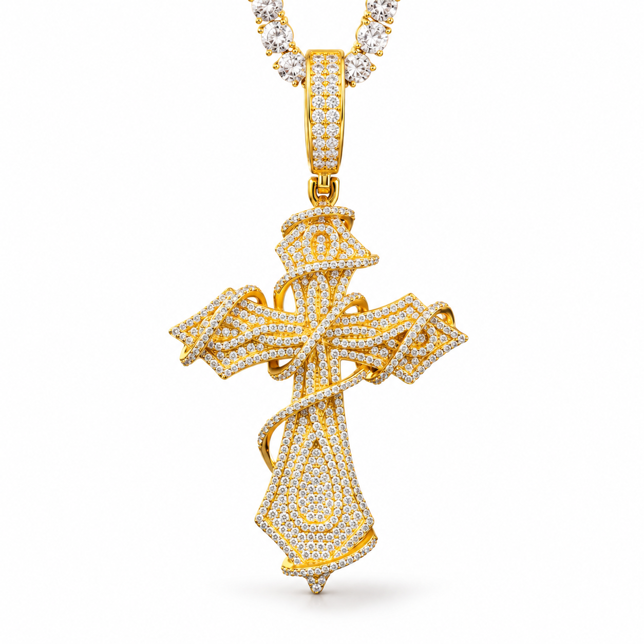 Pendentif croix enveloppée en moissanite 