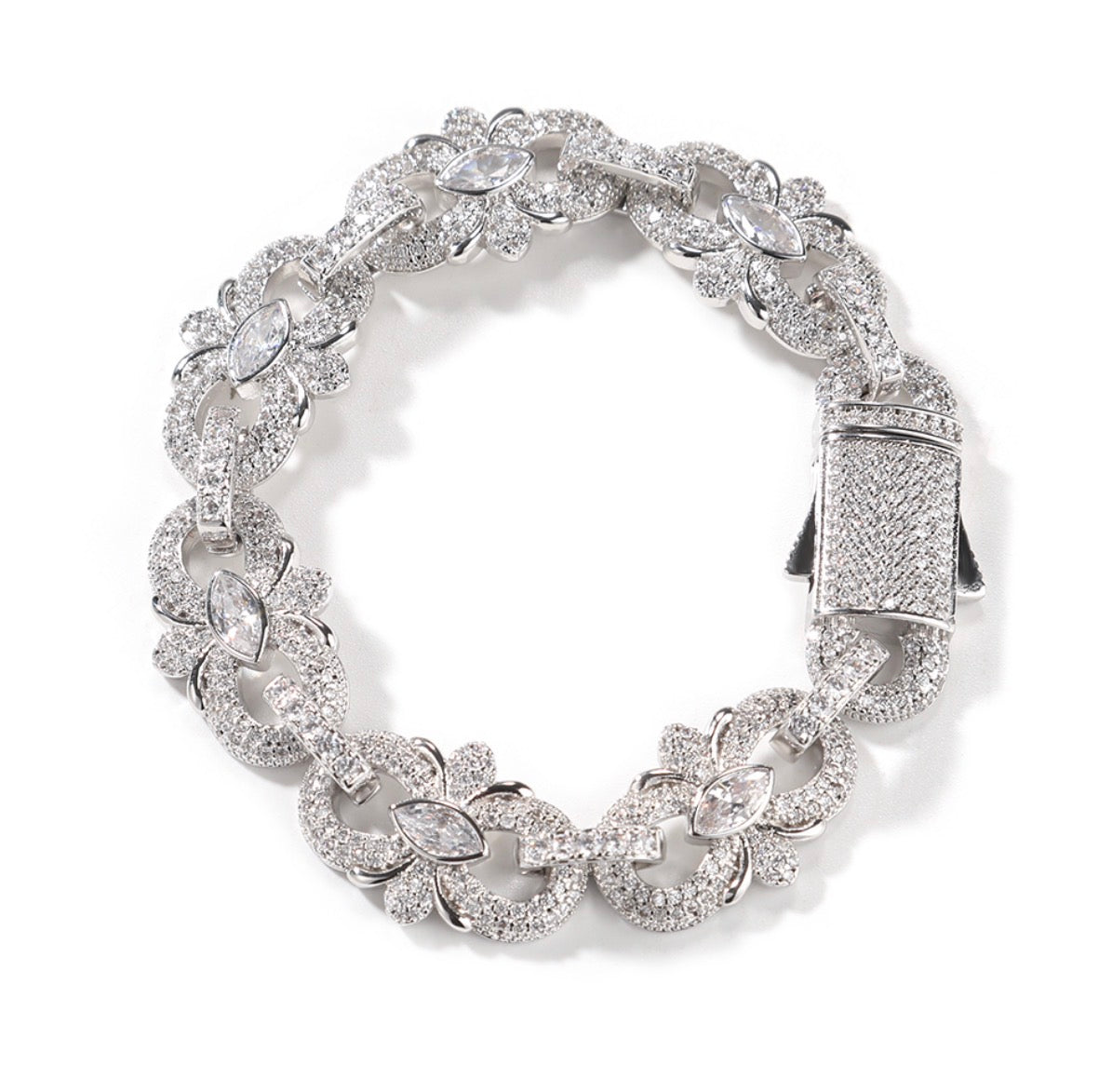 Bracelet floral – Modèle à maillons en forme de fleur sertis de pierres marquise